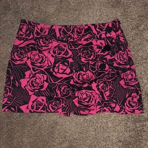 Express pink and black rose pattern skort!